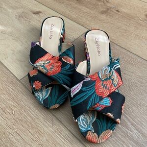 Zigi Soho Women's Black and Multicolor Floral Mules